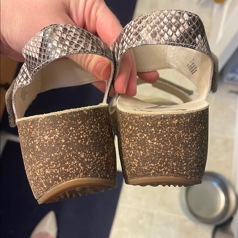 Abeo Platform Sandals - Picture 3 of 7